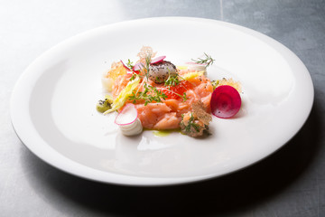 Raw salmon salad