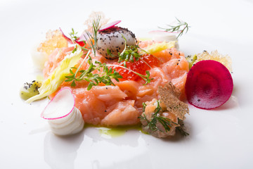 Raw salmon salad