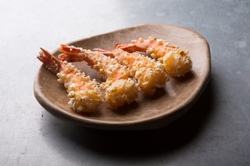 Prepared shrimps with pop corn