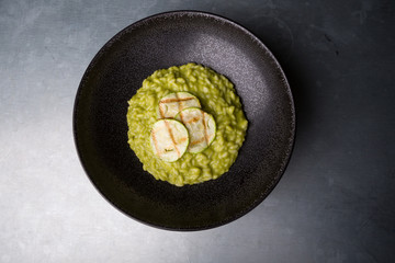 Green risotto with zucchini