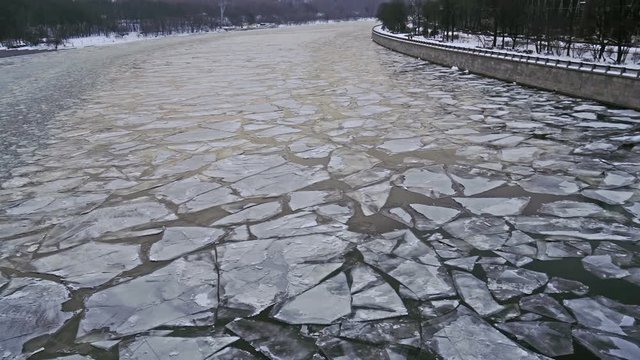Floating of ice on Moscow-river