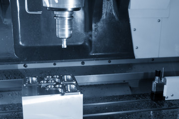 The CNC milling machine use solid  end-mill tool cutting the automotive mold part .