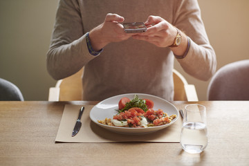 Man eating healthy breakfast