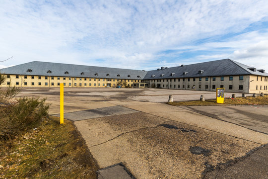 Kaserne mit Exerzierplatz in der NS Ordensburg Vogelsang im Nationalpark Eifel