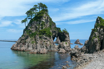 東日本大震災被災地の小袖海岸の奇岩釣り鐘洞