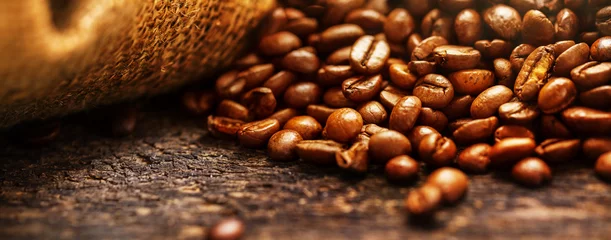 Foto op Aluminium Roasted coffee beans with burlap sack © fotoknips