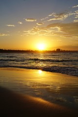 Sonnenuntergang am Strand von Byron Bay, NSW, Australien