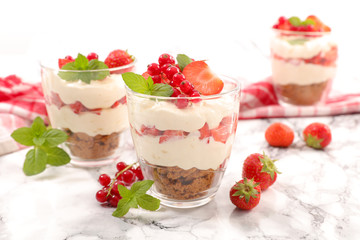 berry tiramisu, homemade dessert