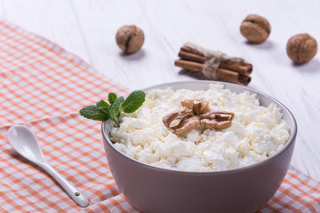 Cottage cheese with walnut
