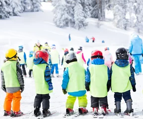 Papier Peint photo Sports dhiver Ski school for kids on polygon