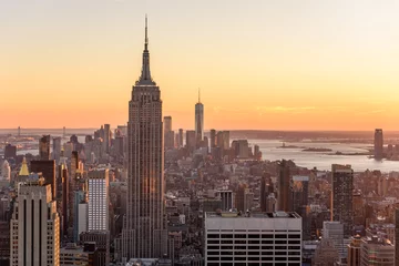 Foto op Plexiglas Empire State Building New York City - VS. Uitzicht op de skyline van het centrum van Lower Manhattan met het beroemde Empire State Building en wolkenkrabbers bij zonsondergang.