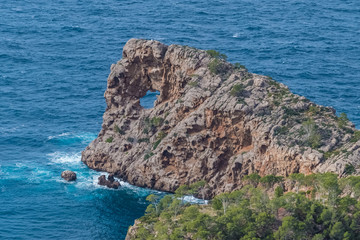 Obraz premium Rugged coastal landscapes along the western coast of Majorca (Mallorca), Balearics Islands, Spain