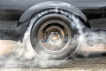 Crédence de cuisine en verre imprimé Sport automobile Drag racing car burns rubber off its tires in preparation for the race