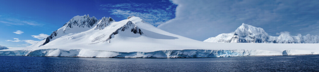 Cruising through the Neumayer channel full of Icebergs in Antarctica. © Christopher