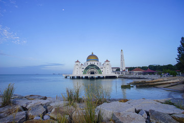 Fototapeta premium Majestic view of Malacca Straits Mosque during blue hour.