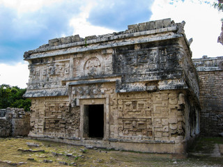 Fototapeta na wymiar Mayan Ruins at Chichen Itza, near Cancun Mexico
