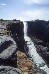 Le Cascate Victoria con il caratteristico arcobaleno, Zimbabwe, Africa
