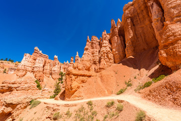 Bryce Canyon National Park - Hiking on the Queens Garden Trail and Najavo Loop into the canyon, Utah, USA.