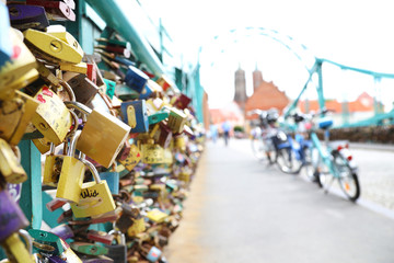 Obraz premium locks of love on the bridge in Wroclaw