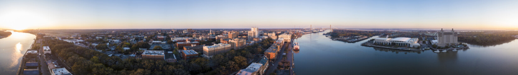 360 degree panorama of the downtown area of Savannah, Georgia and River Street. - obrazy, fototapety, plakaty