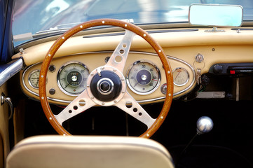 interno in pelle auto d'epoca - 195368134