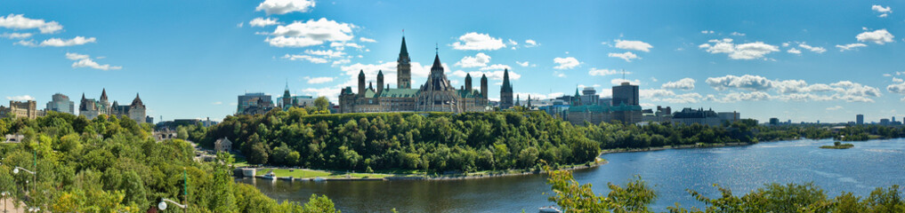 Fototapeta na wymiar Quebec - Panorama - Parliament Hill