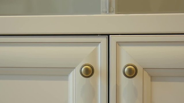 Closing kitchen cabinet door