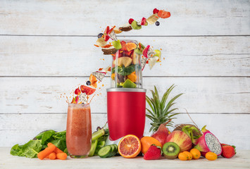 Smoothie maker mixer with fruit flying ingredients