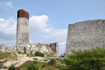 Ruiny średniowiecznego zamku w Olsztynie. Szlak warowni Jury Krakowsko-Częstochowskiej.