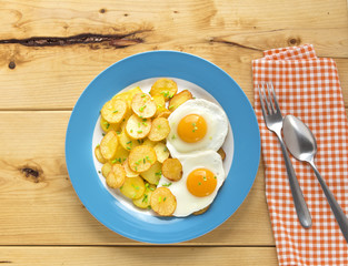 Fried_ potatoes_ with_ fried_ egg