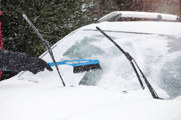 snow brush clean car windshield
