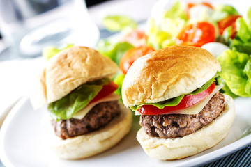 Mini Hanburger With Mixed Salad
