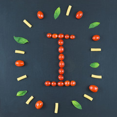 Fototapeta na wymiar Italian food eating pattern with letter 