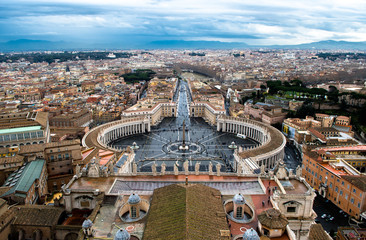 Petersplatz und Petersdom im Vatikan in Rom in Italien