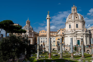 Fototapeta na wymiar Trajansäule am Forum Romanum in Rom in Italien