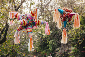 Pinatas in the street © Luis Sandoval M.