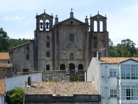 Padrón, pueblo de la provincia de La Coruña, en la comarca del Sar, Galicia, España.