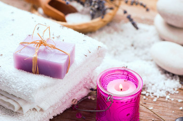 Obraz na płótnie Canvas Lavender handmade soap bars, candel on wooden background