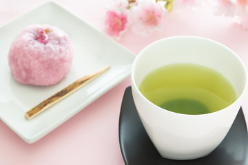 お茶と和菓子と桜で春のイメージ