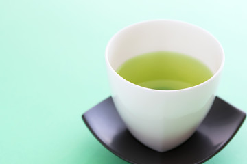 お茶と緑色の背景