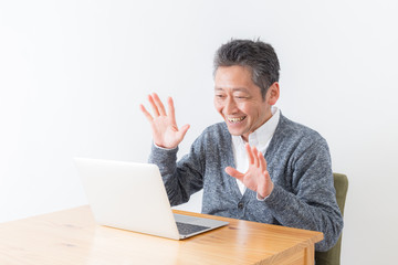 シニア　男性　パソコン