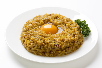 生卵入りドライカレー