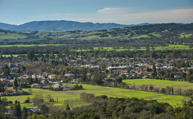 Fototapeta na wymiar An Aerial View of the Sonoma Valley on Sunny Afternoon Shows the Town Nestled Among the Surrounding Hills and Mountains