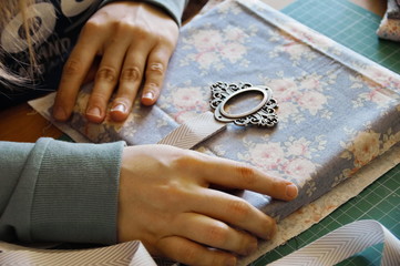 Obraz premium handmade creating of the diary from special scrapbooking paper