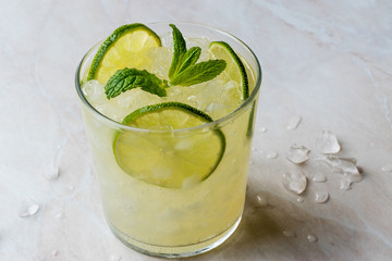 Fresh Lime Schorle Cocktail with Crush Ice.