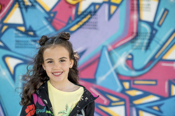 Obraz na płótnie Canvas Little girl posing graffiti