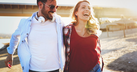 Obraz premium Happy couple smiling and having fun time
