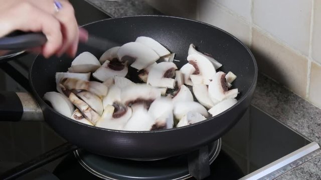 cooking Paris mushrooms to the pan