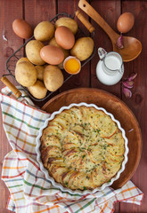 Kartoffelgratin in runder Auflaufform