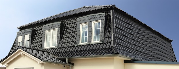 Panoramabild von einem neuen Dach
